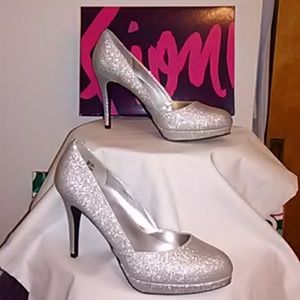New Fioni silver heels